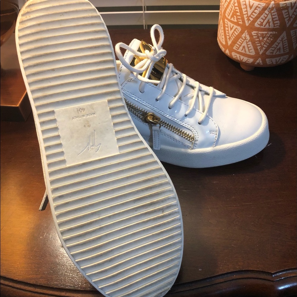 ❌❌❌White and Gold Women’s Giuseppe Zanotti Shoes❌❌❌ - Picture 4 of 10